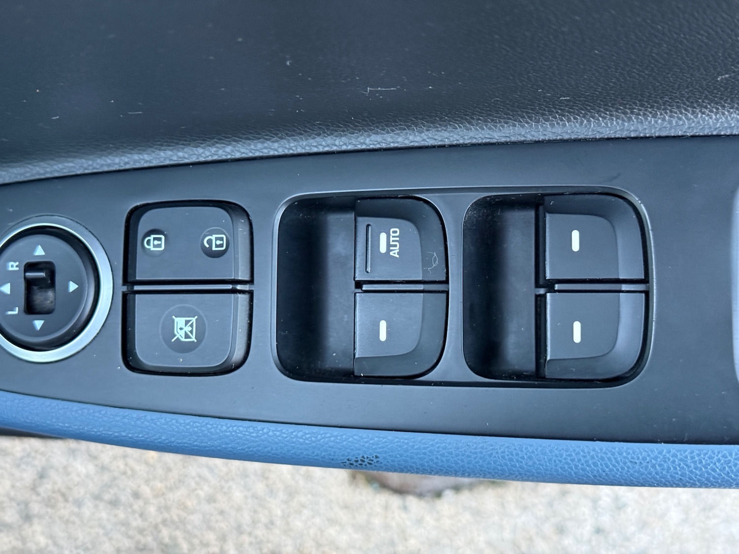 Used Hyundai i10 2017 for sale - 77248318: Photo 18