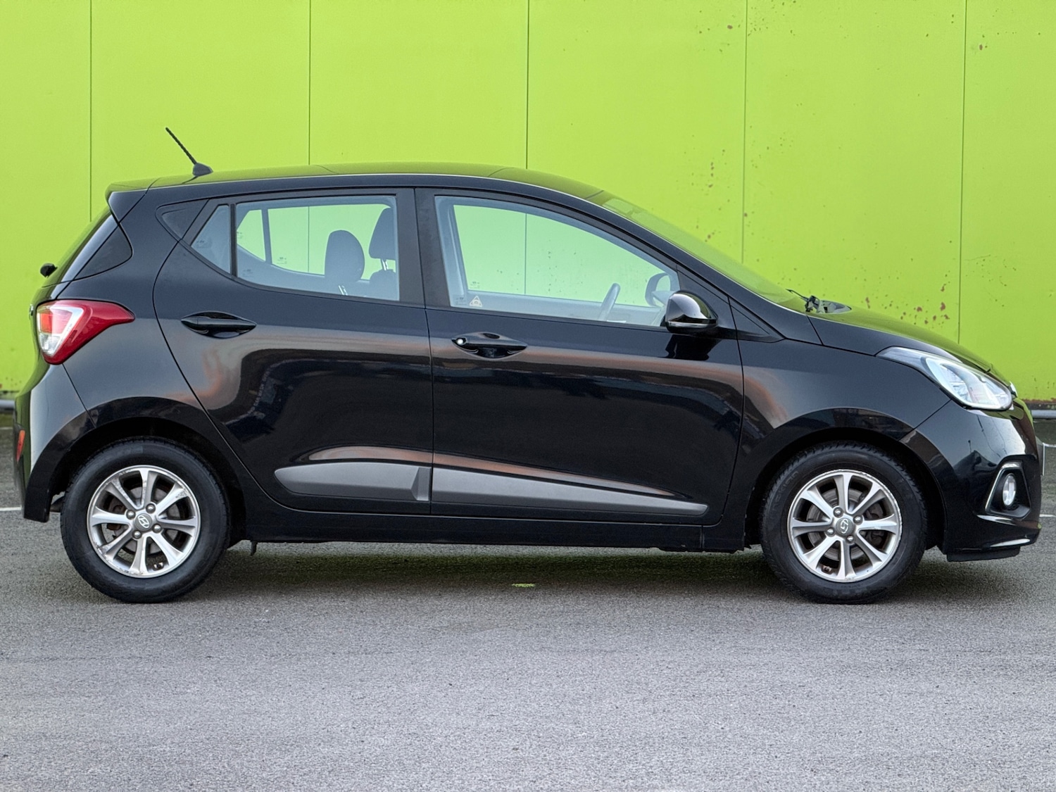 Used Hyundai i10 2017 for sale - 77248318: Photo 8