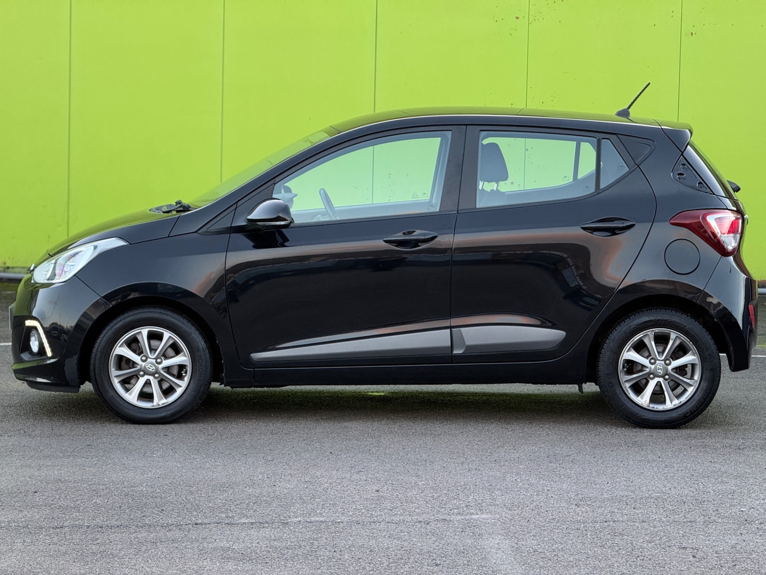 Used Hyundai i10 2017 for sale - 77248318: Photo 9