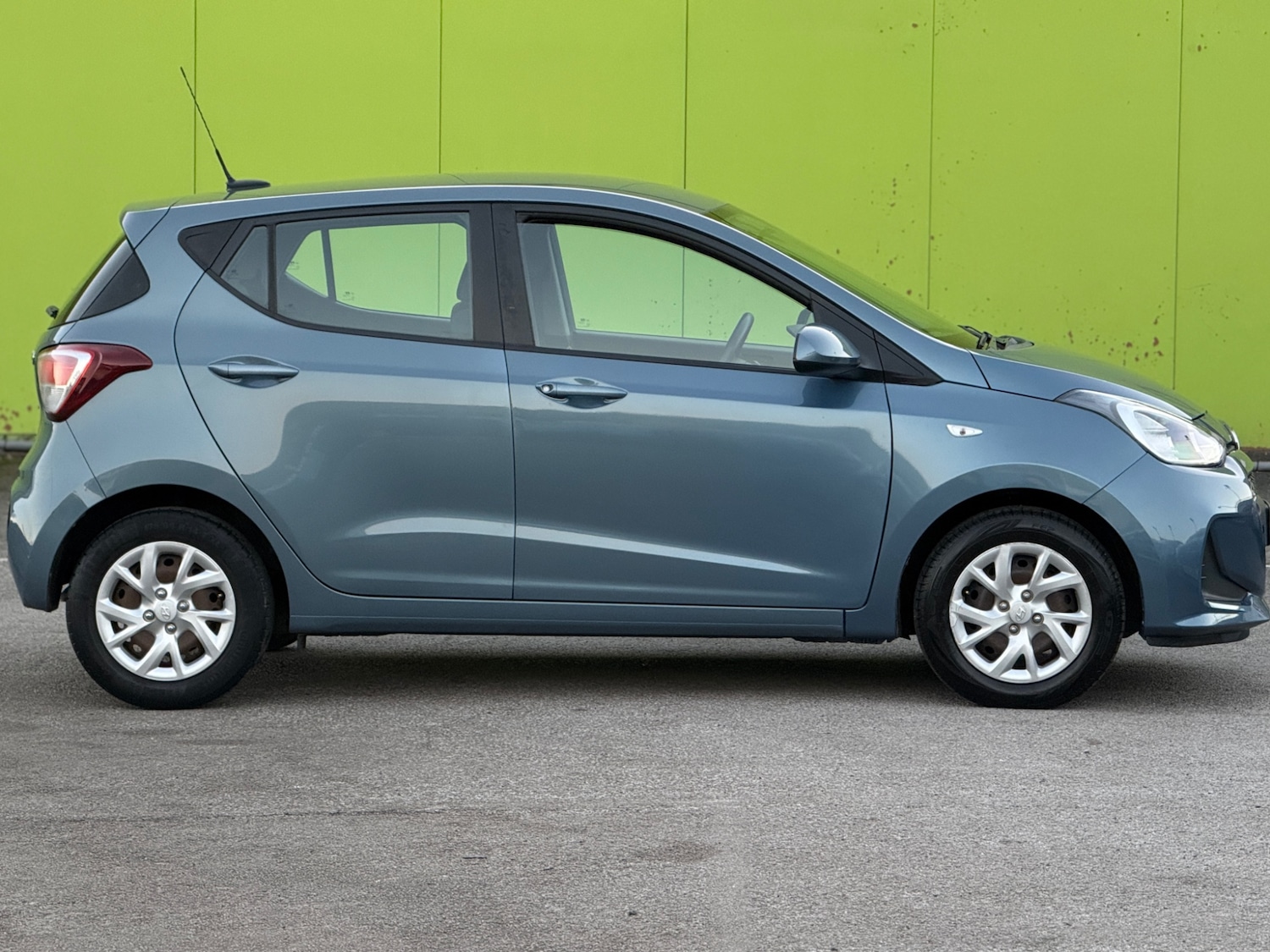 Used Hyundai i10 2017 for sale - 77157244: Photo 5