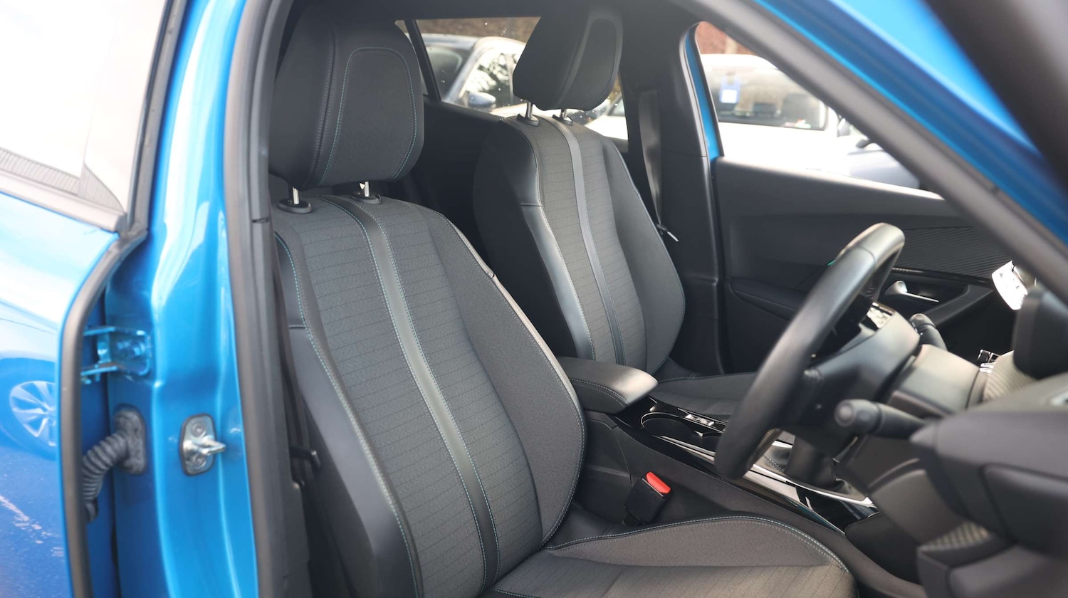 Used Peugeot 2008 2023 for sale - 77648185: Photo 18