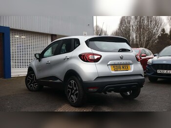 Used Renault Captur 2018 for sale - 76999504: Photo
