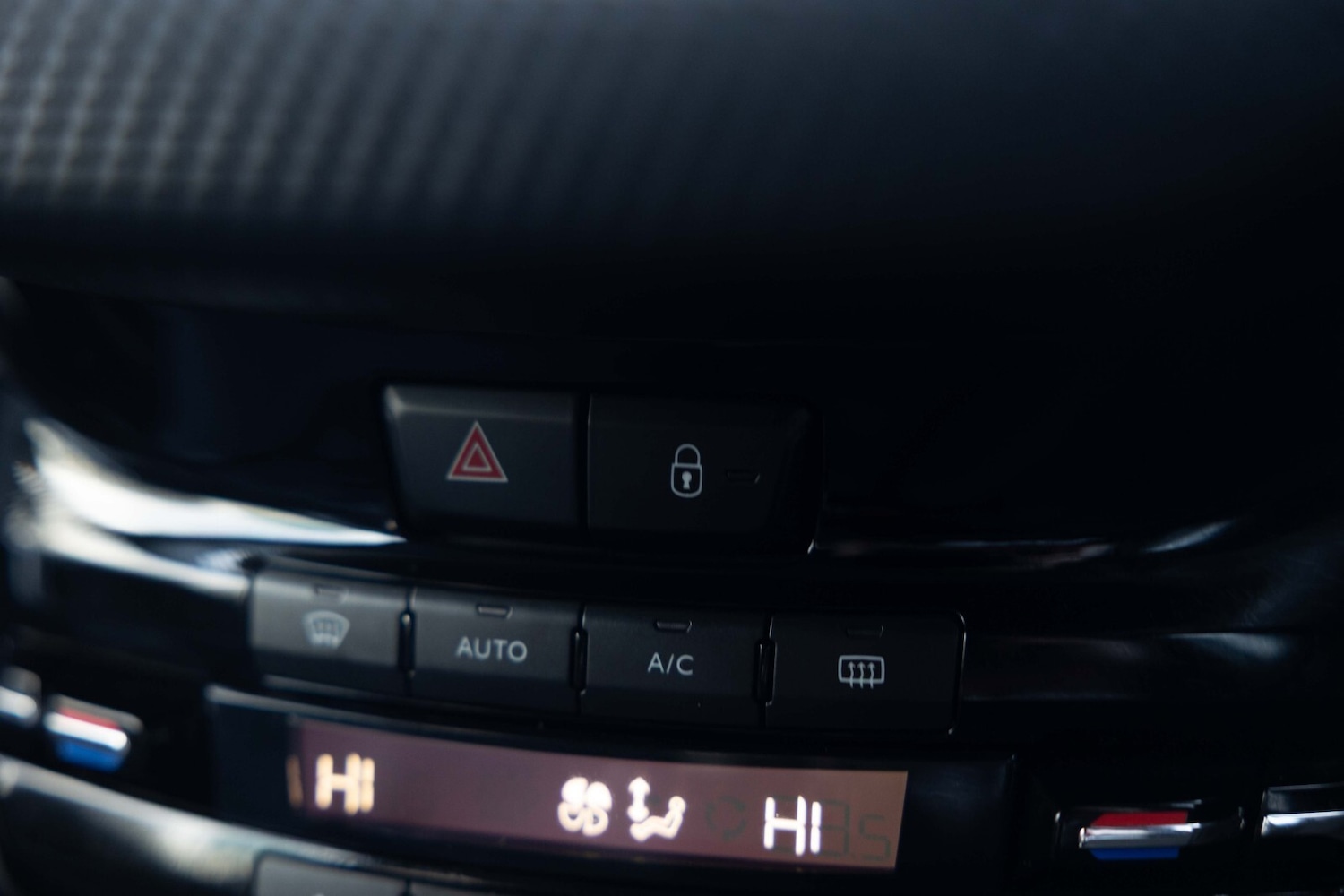 Used Peugeot 2008 2018 for sale - 78133497: Photo 30