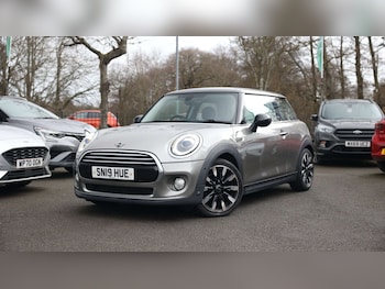 Used MINI Hatch 2019 for sale - 77648189: Photo