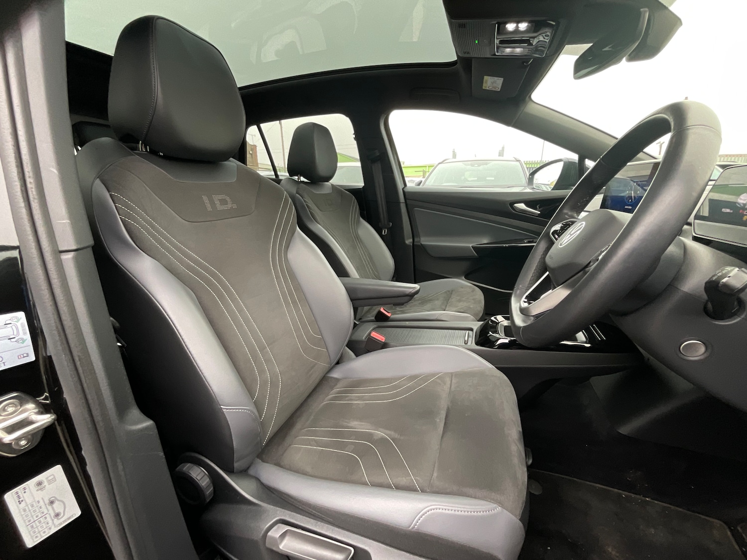 Used Volkswagen ID.4 2023 for sale - 77973529: Photo 6