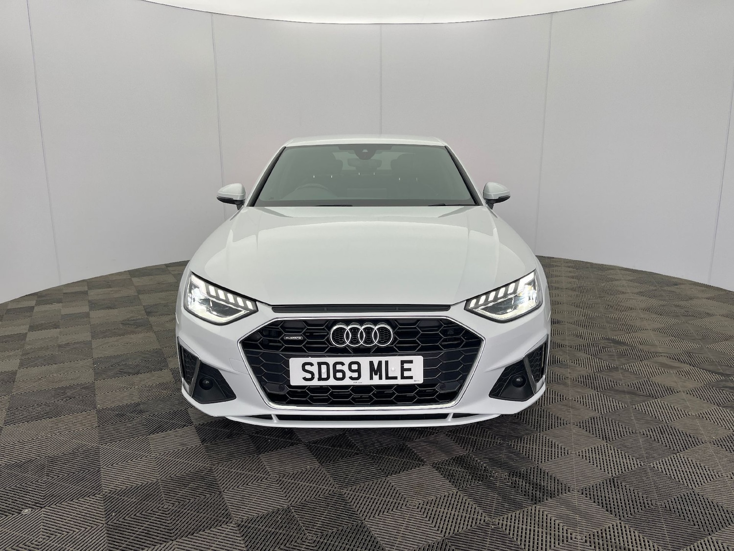 Used Audi A4 2019 for sale - 77194940: Photo 2