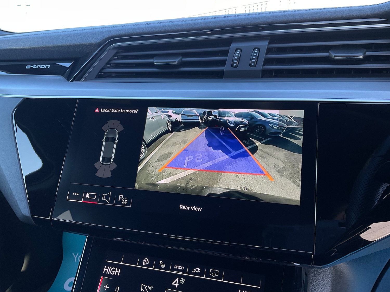 Used Audi e-tron 2023 for sale - 77458931: Photo 37