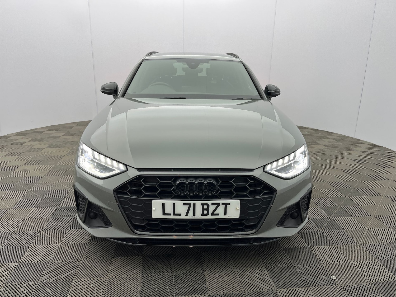 Used Audi A4 Avant 2021 for sale - 77125326: Photo 2