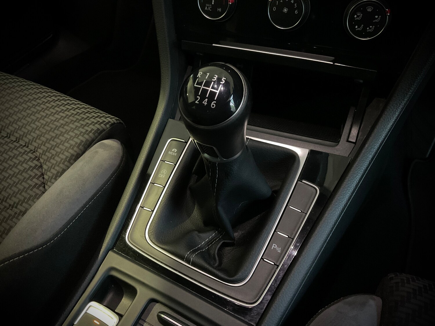 Used Volkswagen Golf 2018 for sale - 77500921: Photo 30