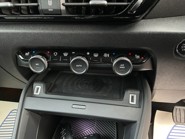 Used Citroen e-C4 2021 for sale - 75546069: Photo 37