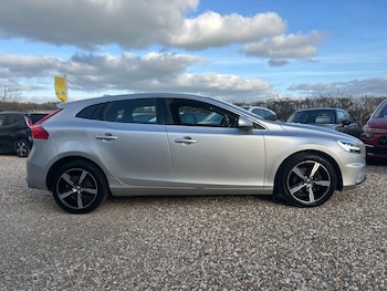 Used Volvo V40 2019 for sale - 76830804: Photo