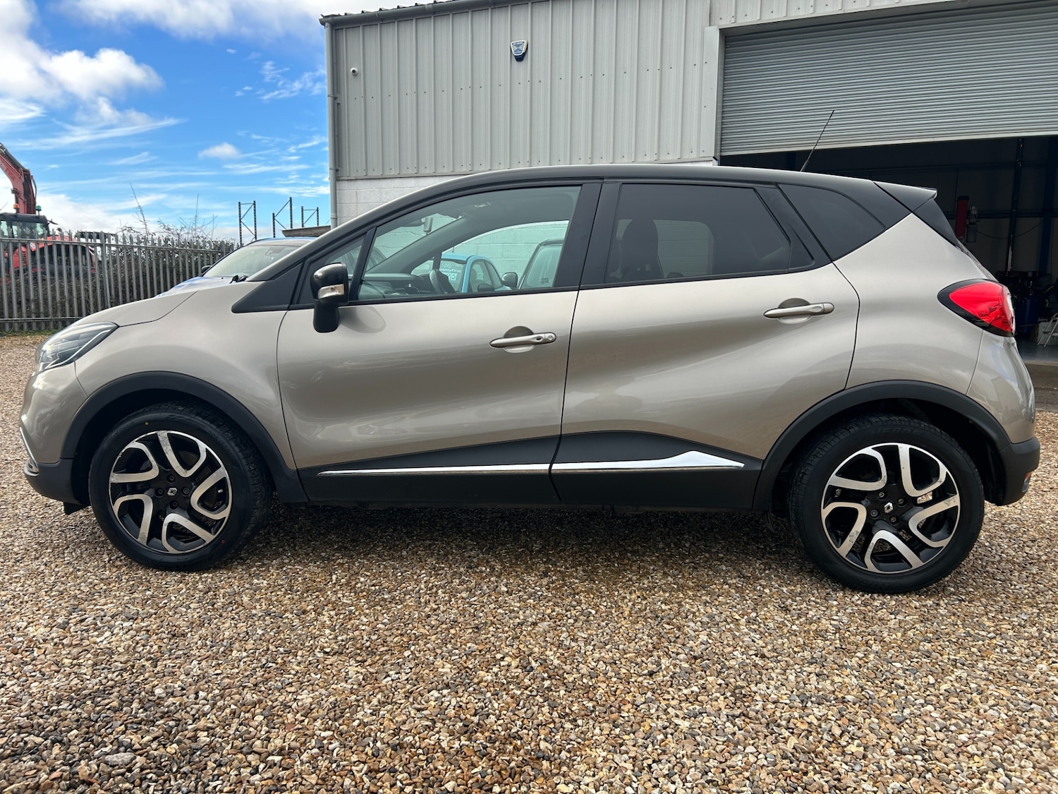 Used Renault Captur 2015 for sale - 77335817: Photo 9
