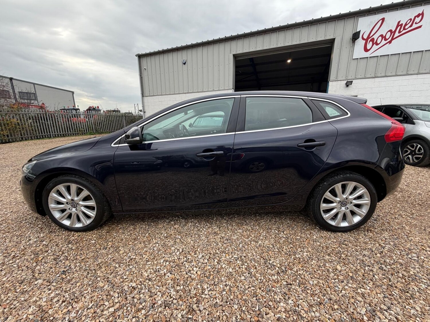 Used Volvo V40 2015 for sale - 77830636: Photo 8