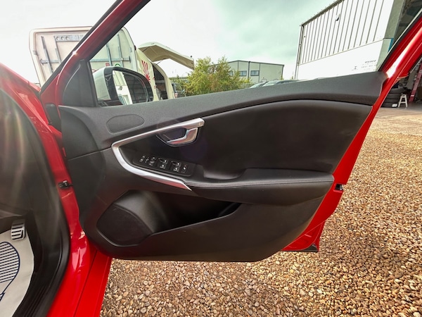 Used Volvo V40 2014 for sale - 75618461: Photo 12