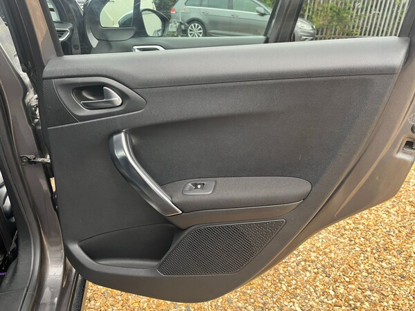 Used Peugeot 2008 2015 for sale - 75997181: Photo 13