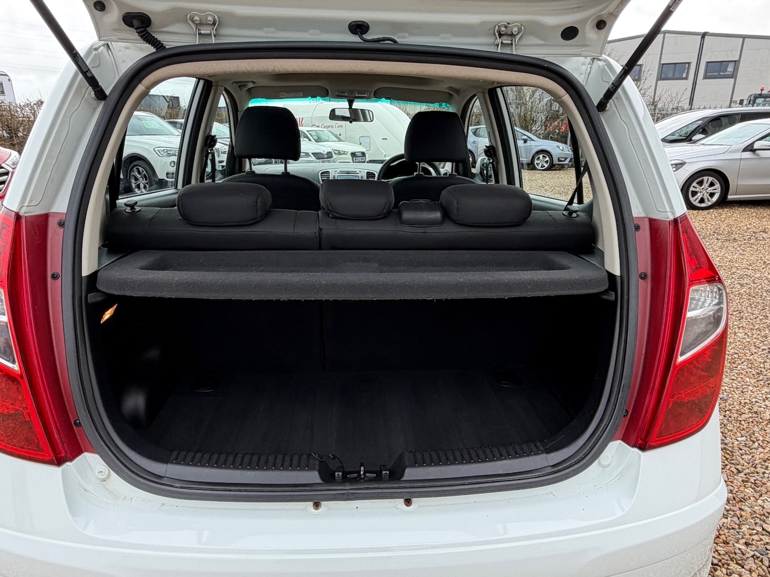 Used Hyundai i10 2013 for sale - 77529812: Photo 17