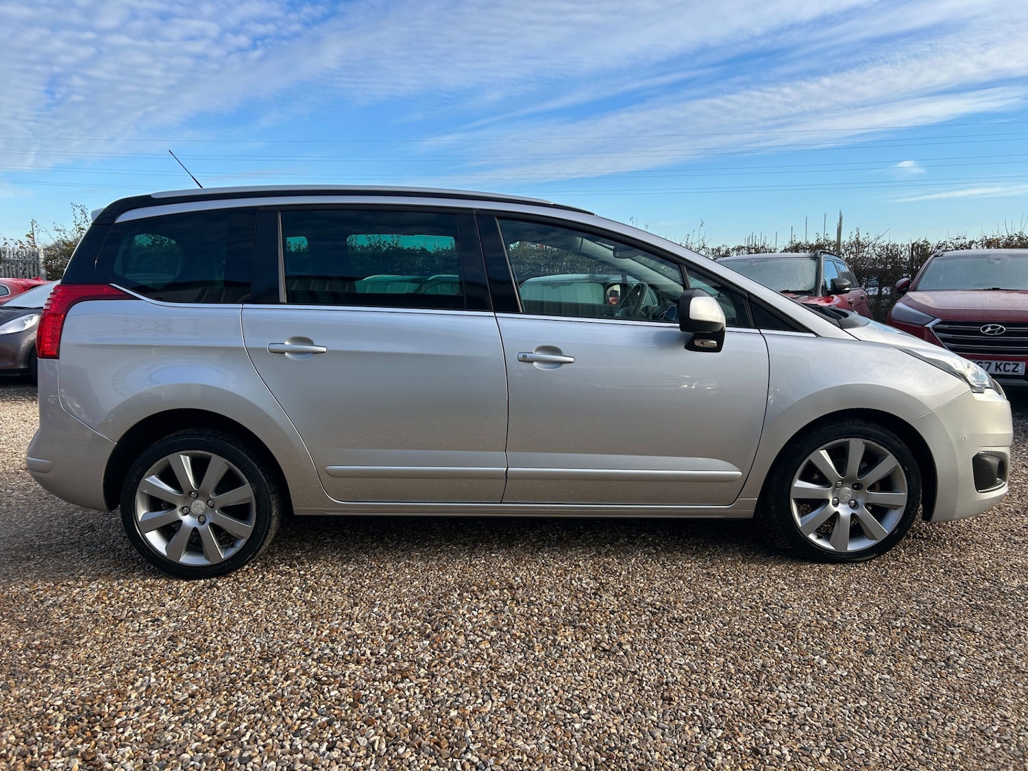 Used Peugeot 5008 2015 for sale - 76650283: Photo 5