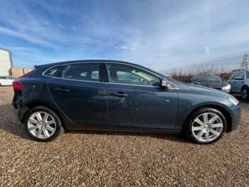 Used Volvo V40 2018 for sale - 73579454: Photo