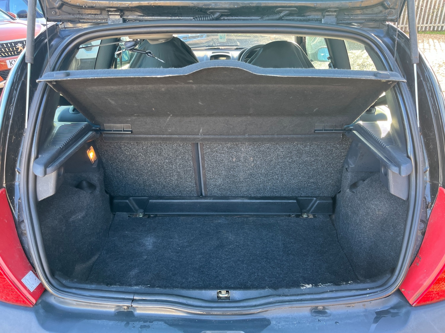 Used Renault Clio 2003 for sale - 77234544: Photo 15