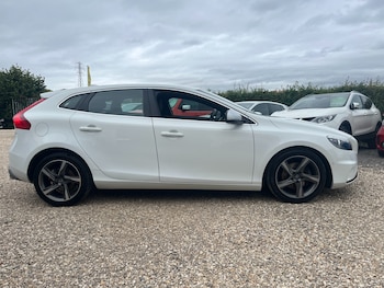 Used Volvo V40 2015 for sale - 75263416: Photo