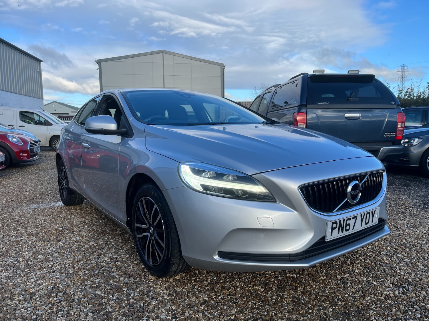 Used Volvo V40 2017 for sale - 76532528: Photo 3