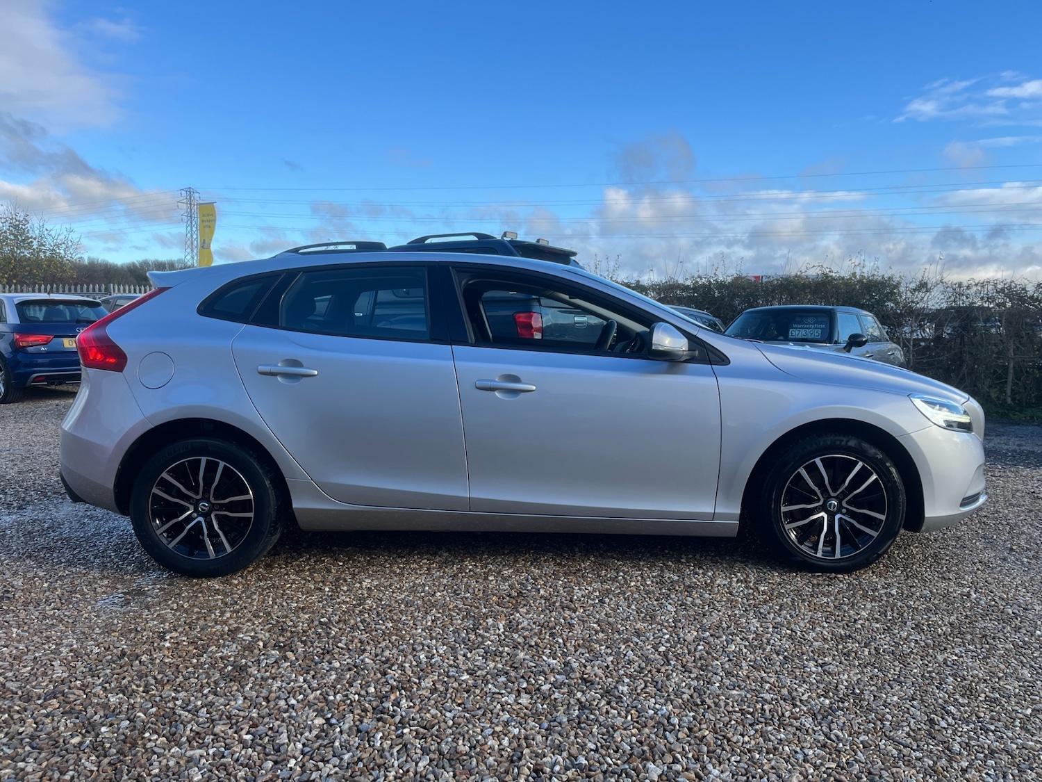 Used Volvo V40 2017 for sale - 76532528: Photo 4