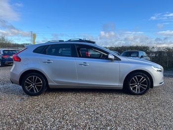 Used Volvo V40 2017 for sale - 76532528: Photo