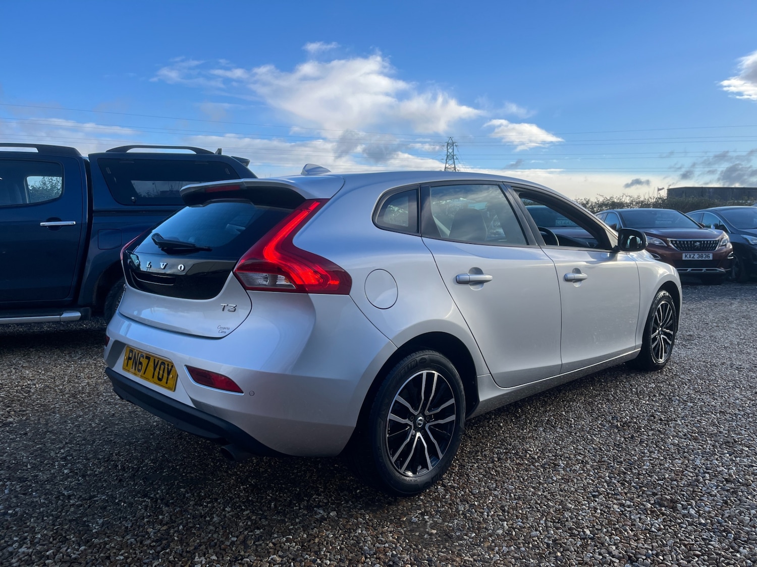 Used Volvo V40 2017 for sale - 76532528: Photo 5