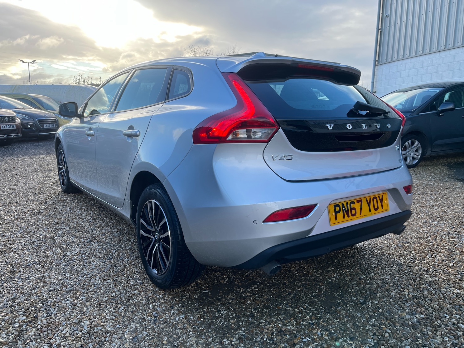 Used Volvo V40 2017 for sale - 76532528: Photo 7