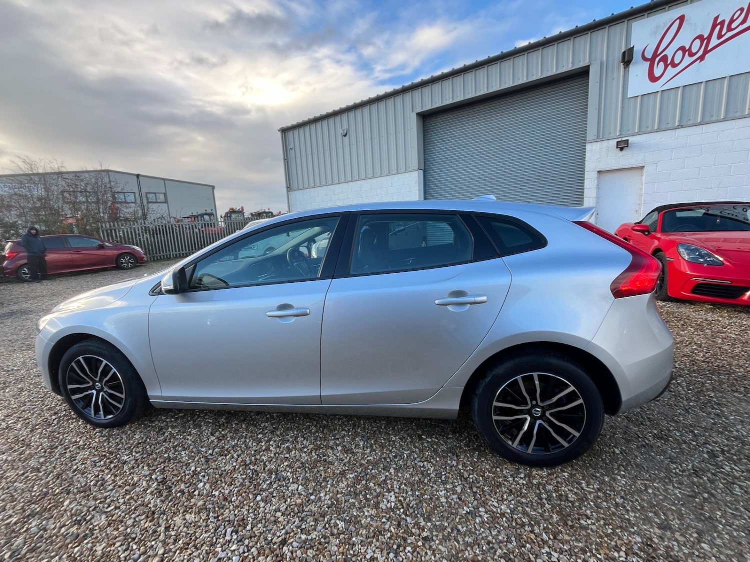 Used Volvo V40 2017 for sale - 76532528: Photo 8