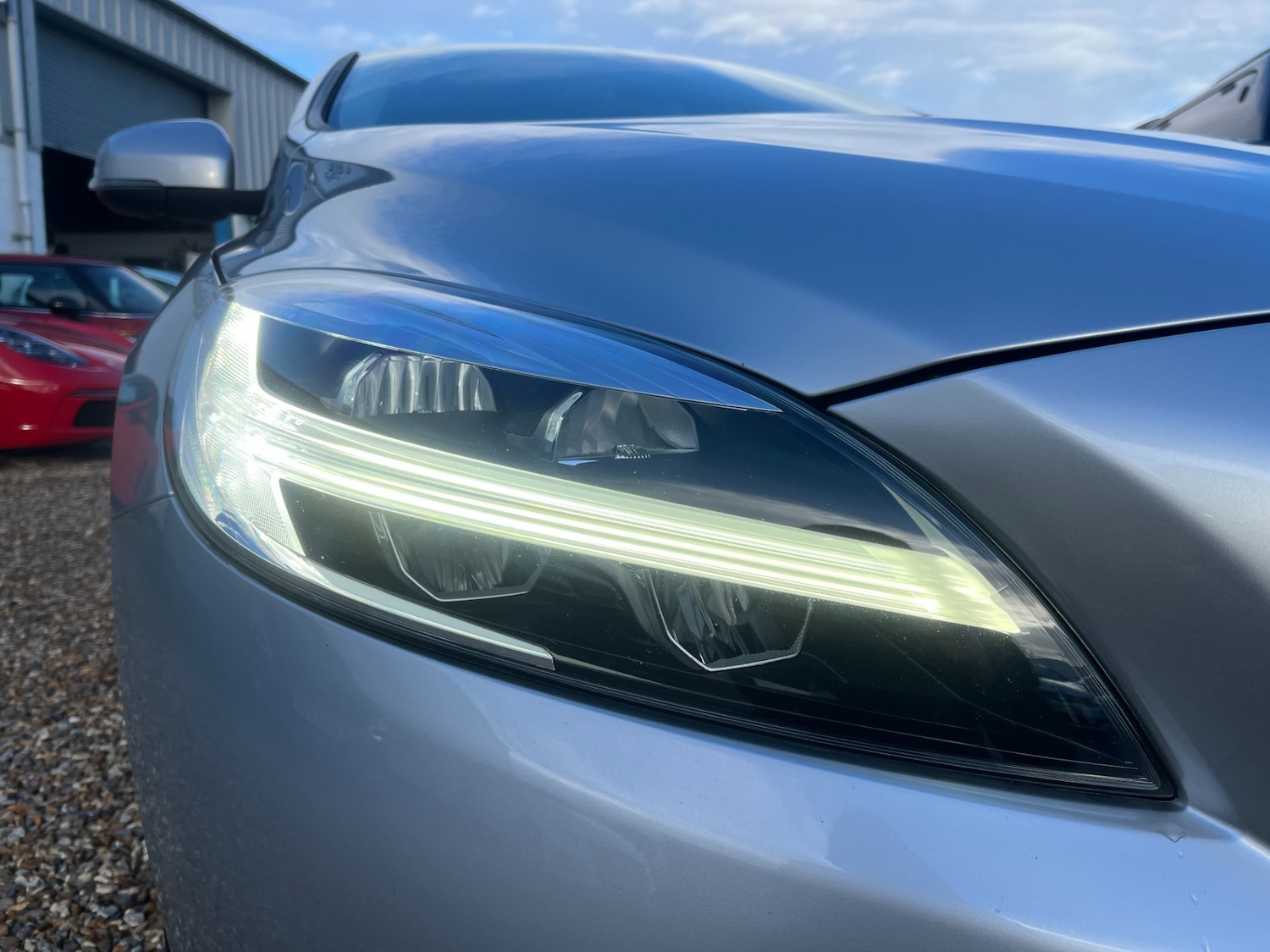 Used Volvo V40 2017 for sale - 76532528: Photo 9