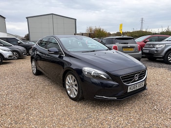 Used Volvo V40 2015 for sale - 76352308: Photo