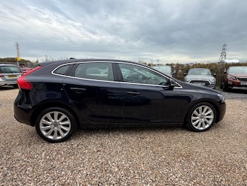 Used Volvo V40 2015 for sale - 76352308: Photo