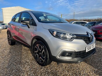 Used Renault Captur 2018 for sale - 76918711: Photo