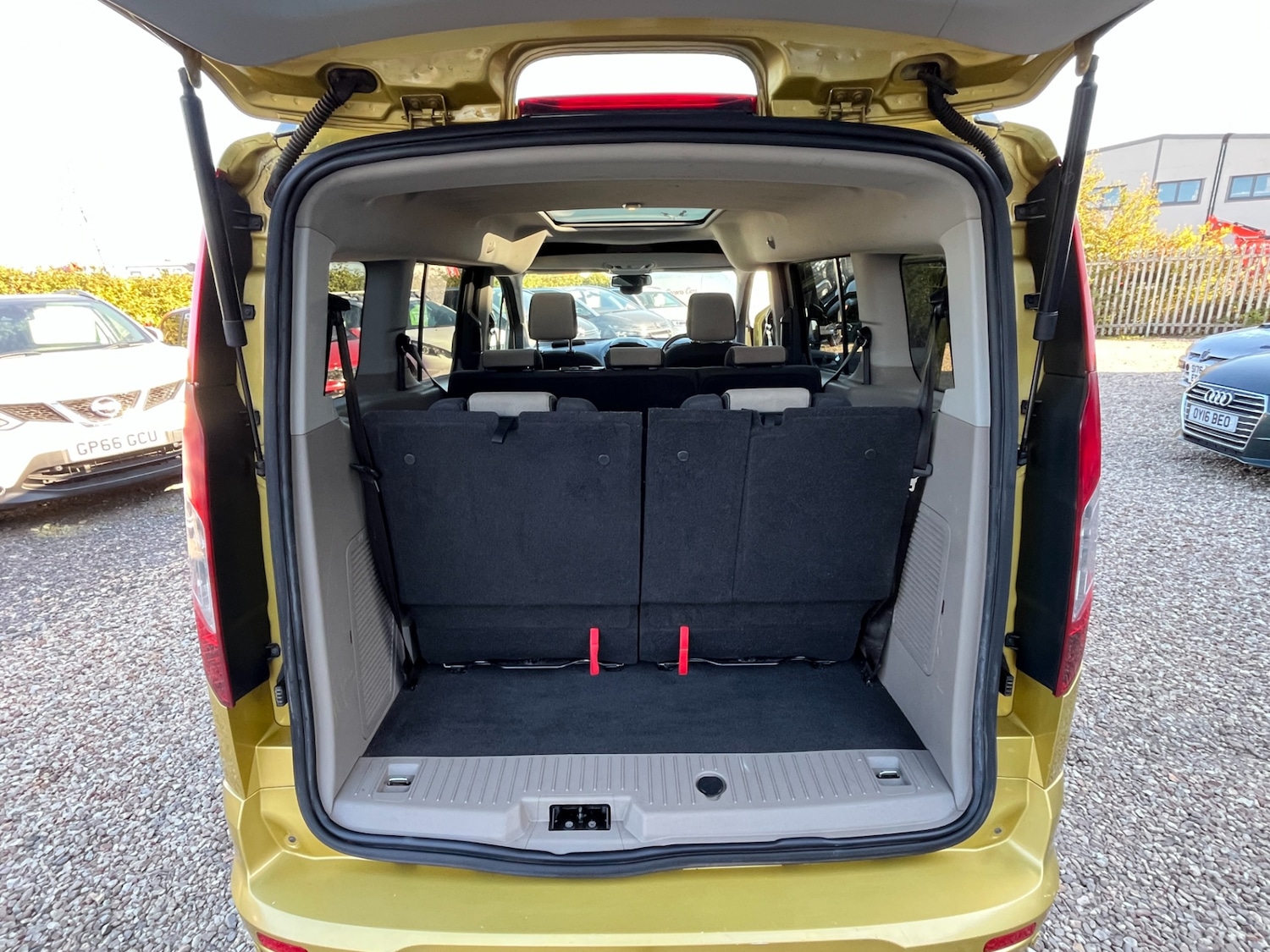 Used Ford Grand Tourneo Connect 2017 for sale - 75971166: Photo 16