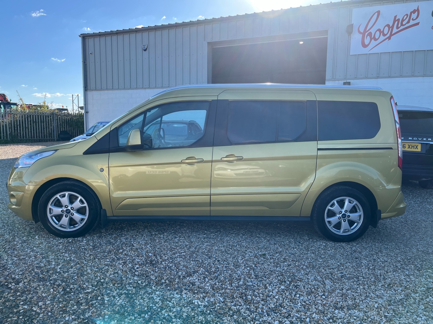 Used Ford Grand Tourneo Connect 2017 for sale - 75971166: Photo 8