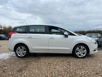 Used Peugeot 5008 2013 for sale - 76505051: Photo