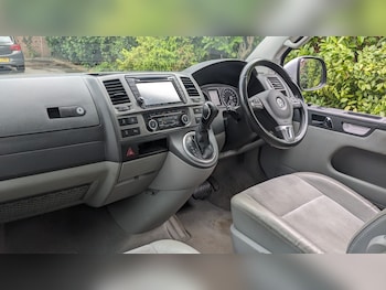 Used Volkswagen Caravelle 2012 for sale - 75685346: Photo
