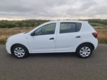 Used Dacia Sandero 2017 for sale - 79846420: Photo