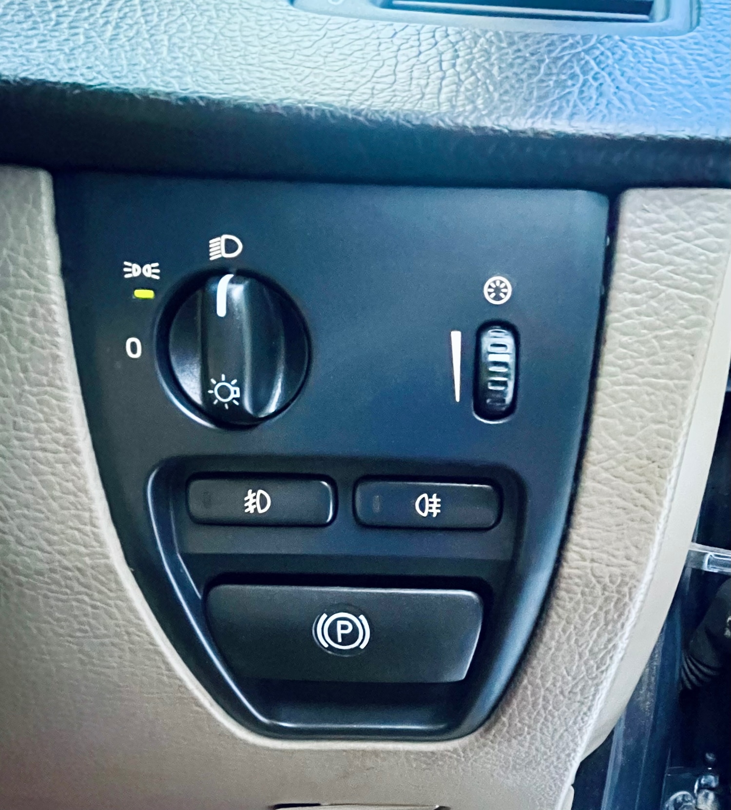 Used Volvo XC90 2011 for sale - 78043240: Photo 37