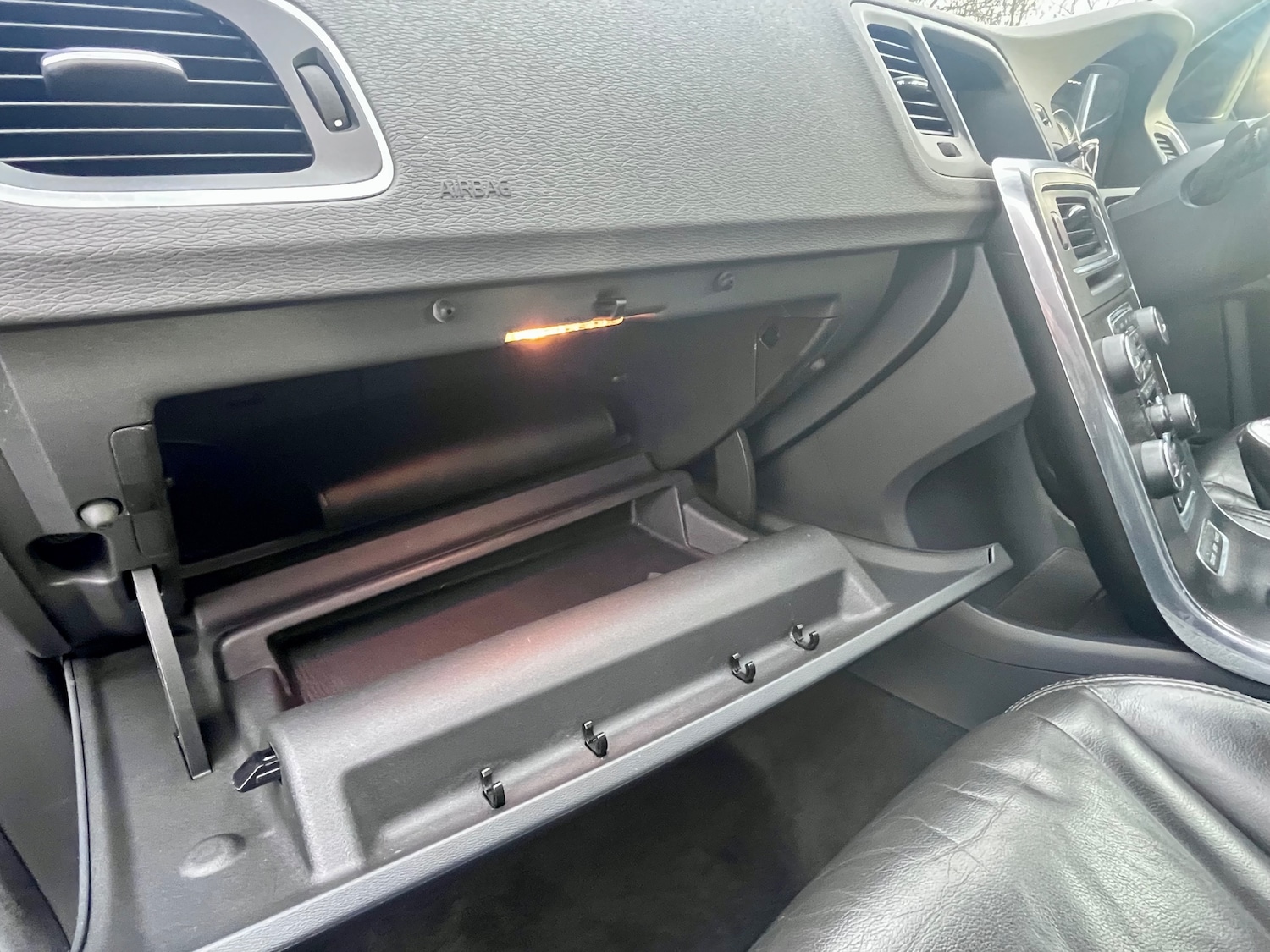 Used Volvo V60 2012 for sale - 78043246: Photo 69