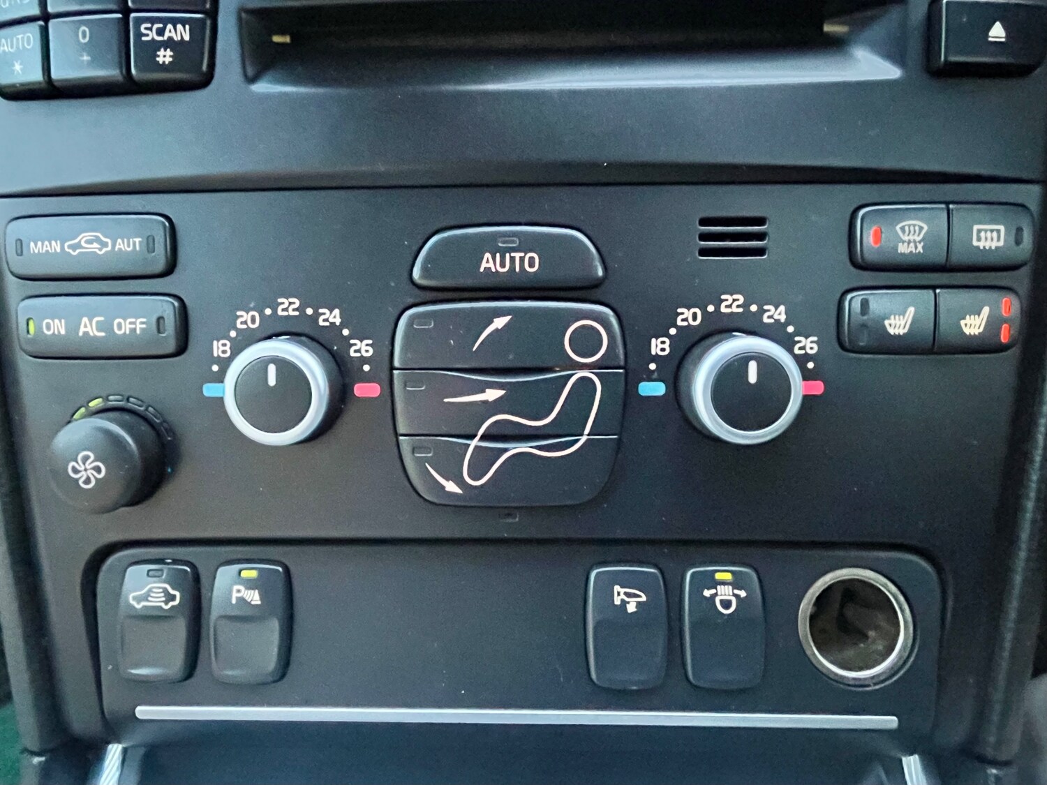 Used Volvo XC90 2013 for sale - 78043192: Photo 47