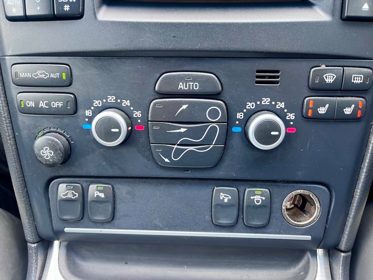 Used Volvo XC90 2011 for sale - 78043234: Photo 40