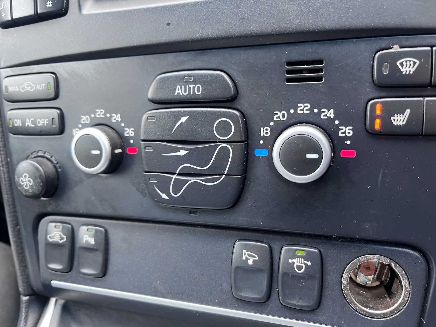 Used Volvo XC90 2011 for sale - 78043234: Photo 41