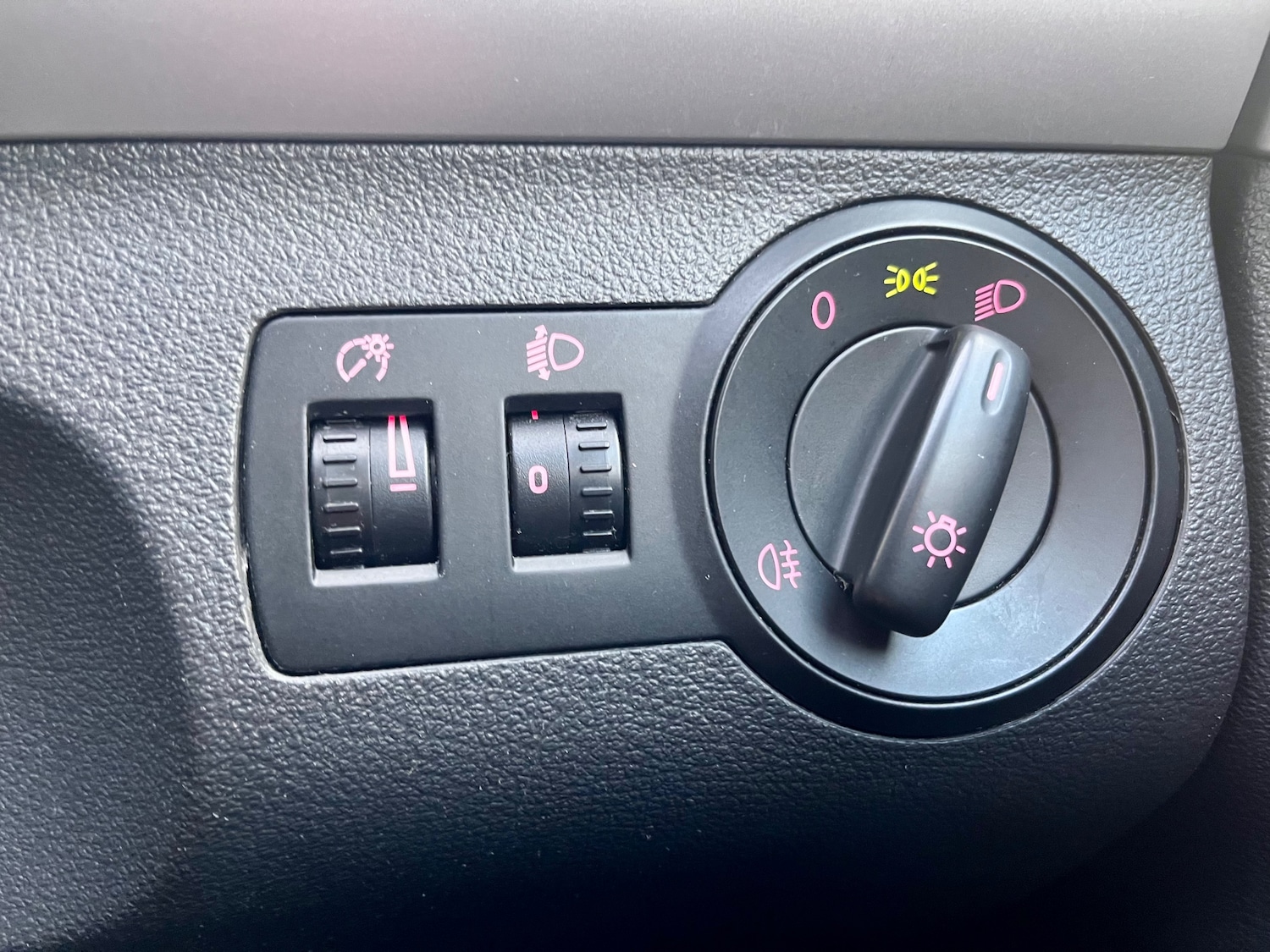 Used Volkswagen Touran 2011 for sale - 78043207: Photo 31