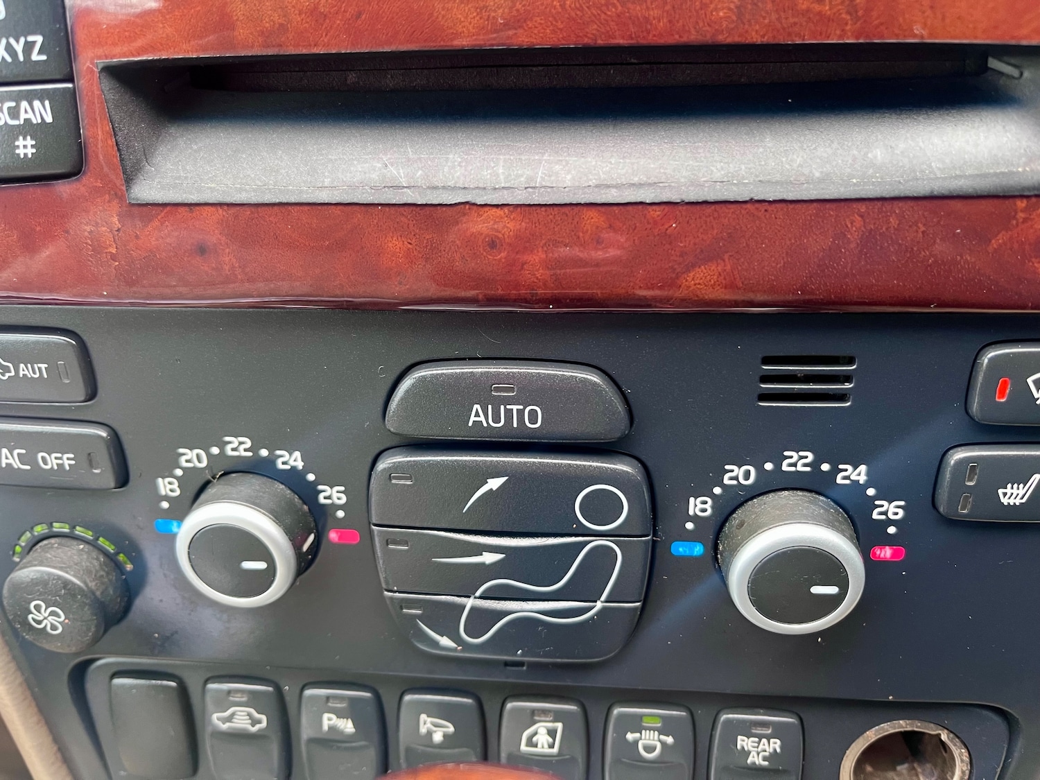 Used Volvo XC90 2011 for sale - 78043248: Photo 16