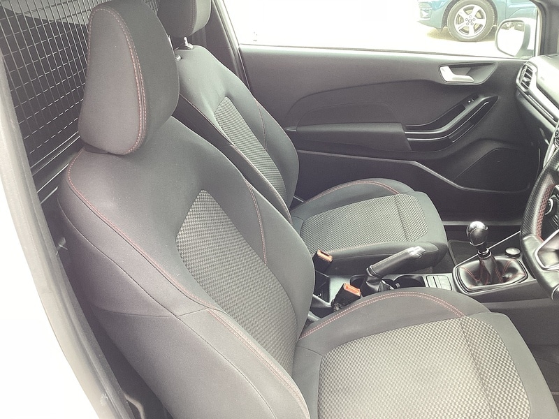 Used Ford Fiesta Van 2020 for sale - 75802529: Photo 20