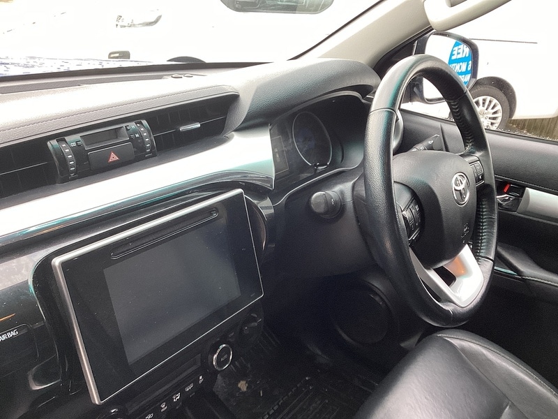 Used Toyota Hilux 2018 for sale - 77298313: Photo 19