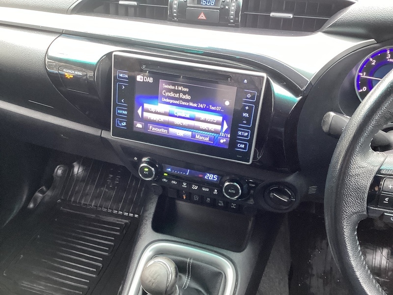 Used Toyota Hilux 2018 for sale - 77298313: Photo 37