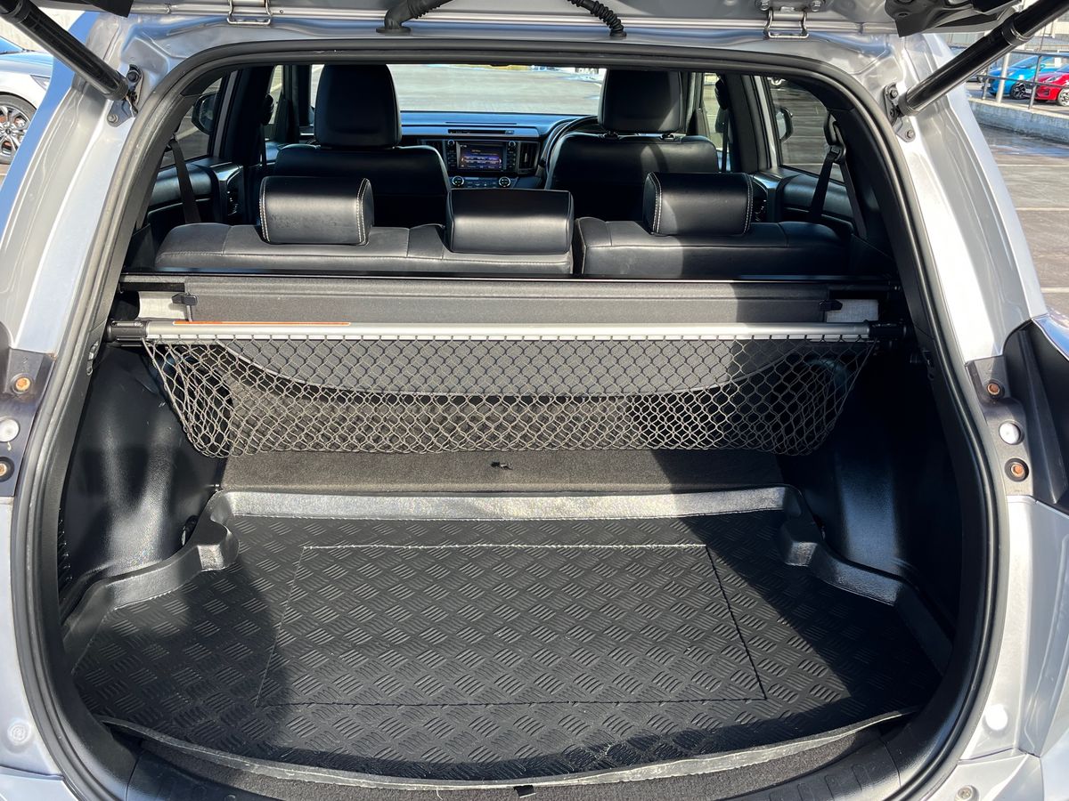 Used Toyota RAV4 2018 for sale - 76329068: Photo 11